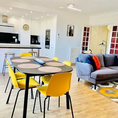 Yellow Proche De La Gare De *