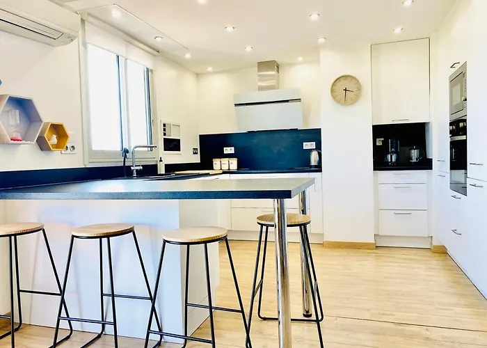 Yellow Proche De La Gare De *